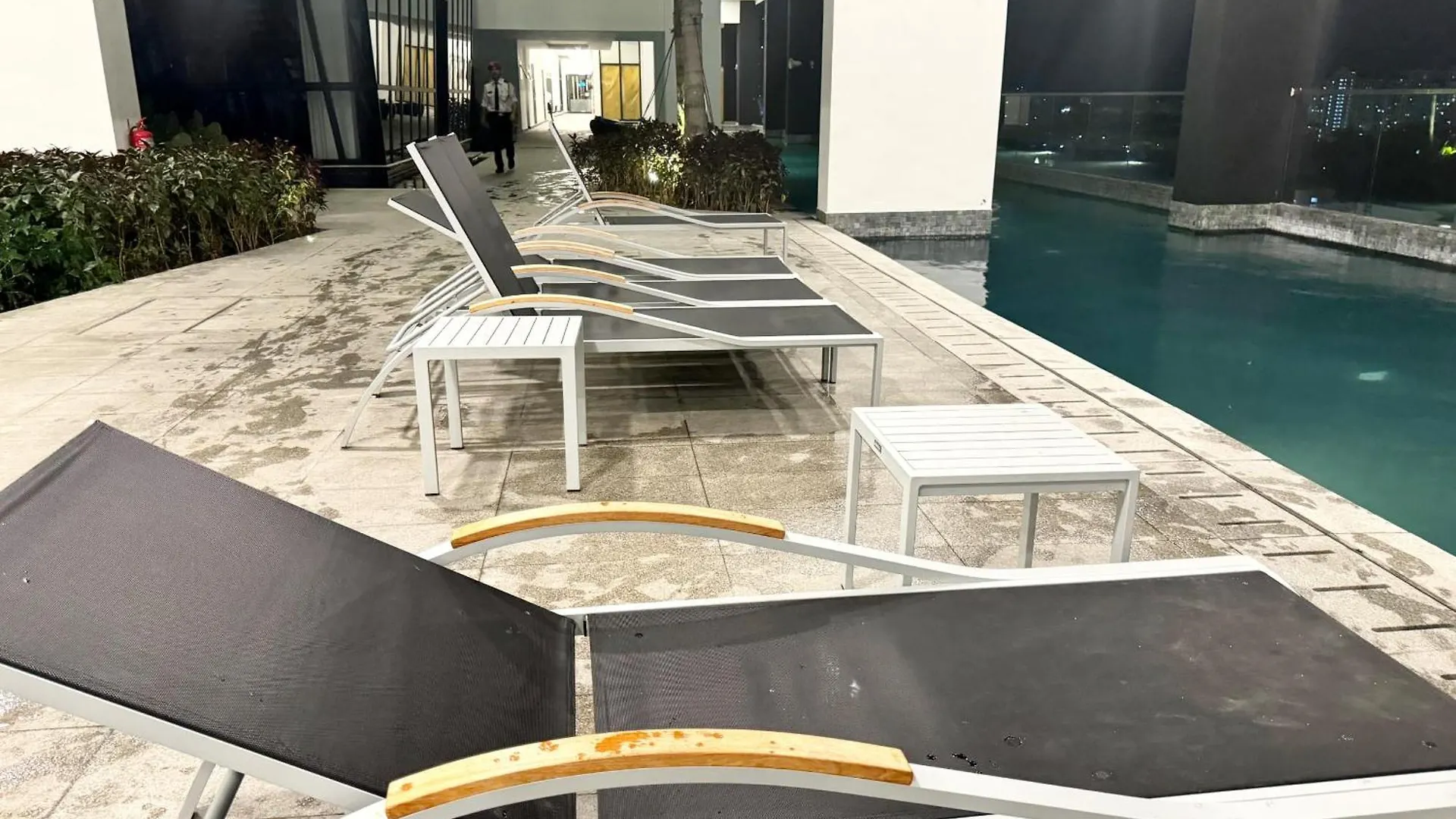 Comfortable 2Br 5 Queen Beds, Netflix & Free Parking Jelutong 0*,  Малайзия