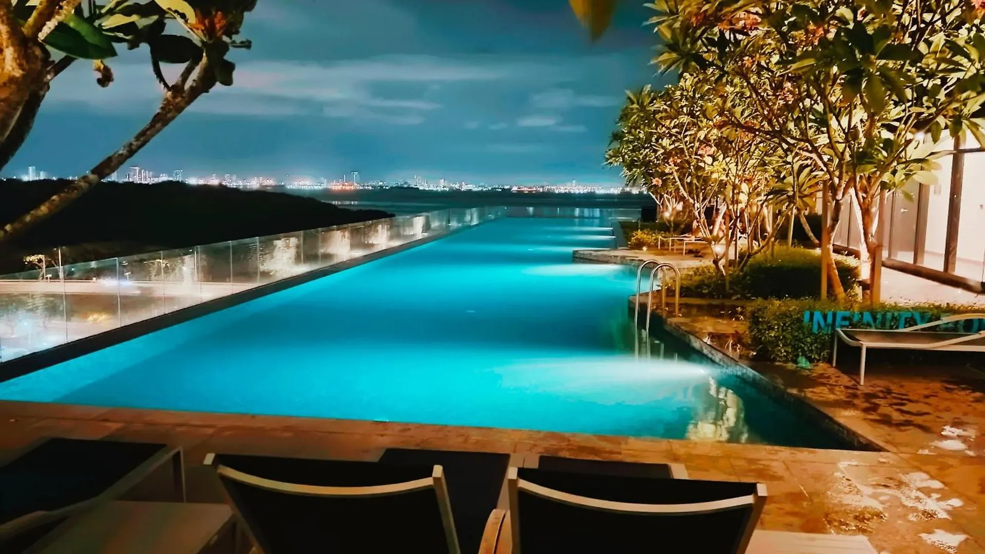 Апартаменты Comfortable 2Br 5 Queen Beds, Netflix & Free Parking Jelutong