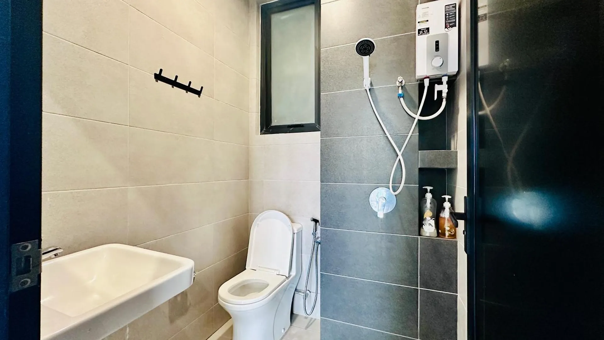 Comfortable 2Br 5 Queen Beds, Netflix & Free Parking Jelutong
